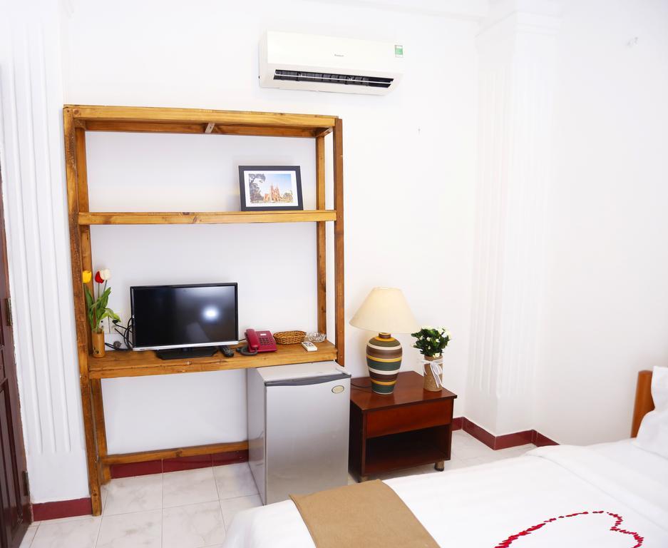 Le Petit Sai Gon Hotel Хошимин Екстериор снимка