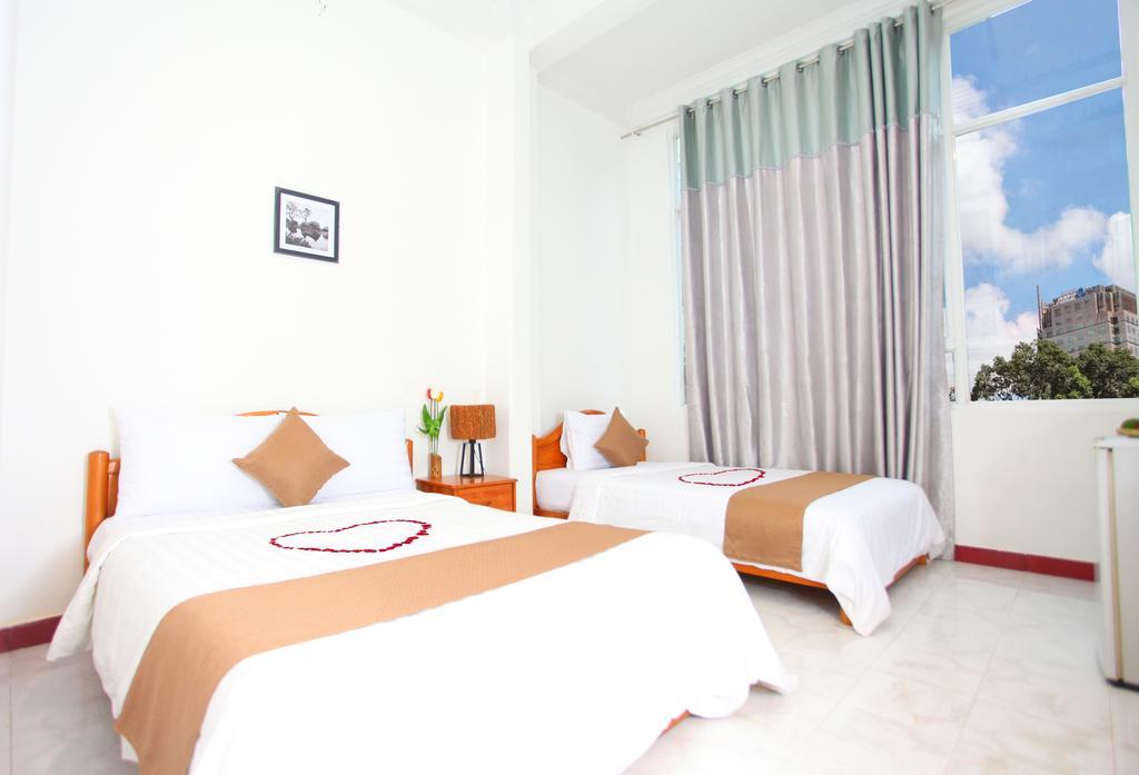 Le Petit Sai Gon Hotel Хошимин Екстериор снимка
