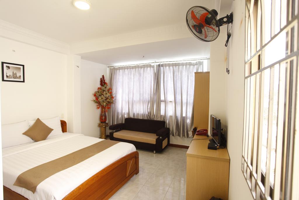 Le Petit Sai Gon Hotel Хошимин Екстериор снимка